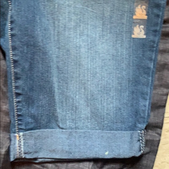 Bermuda shorts - Picture 6 of 10